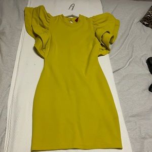 AKIRA Dress in yellow/greenish color